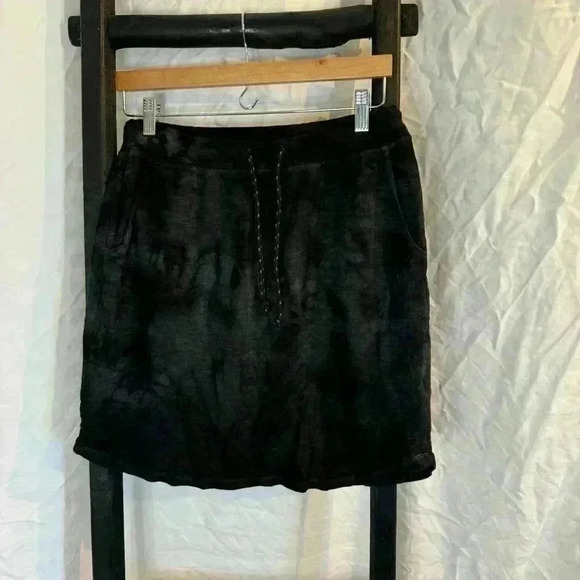 Sundry Dresses & Skirts - Sundry skirt size 3